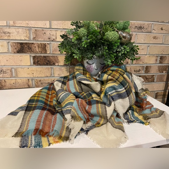 Steve Madden blanket scarf - Picture 1 of 3